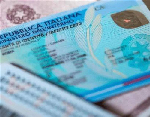 Carta d'identità cartacea: prorogata la validità, ma attenzione alle limitazioni per i viaggi all'estero